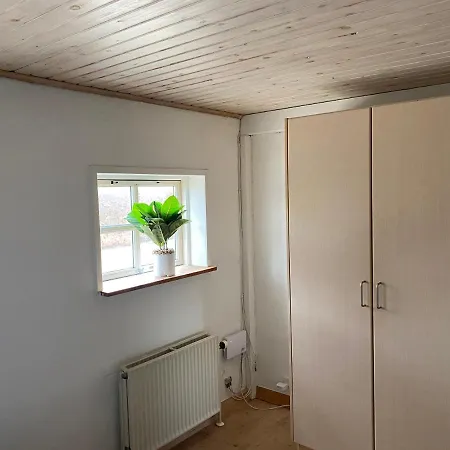 2 Vaerelses Taet Pa Og Taet Pa Naturen Pa Tasinge *
