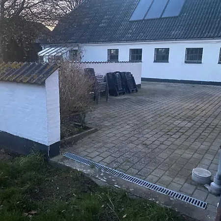 2 Vaerelses Taet Pa Og Taet Pa Naturen Pa Tasinge
