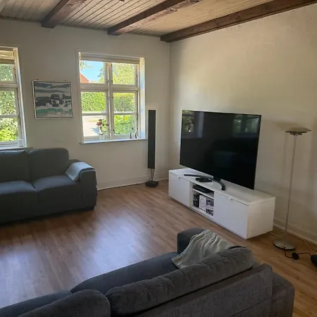 Hus Ved Apartman *