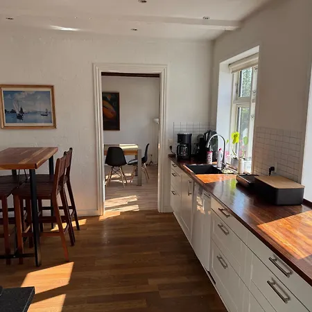 Hus Ved Apartman *